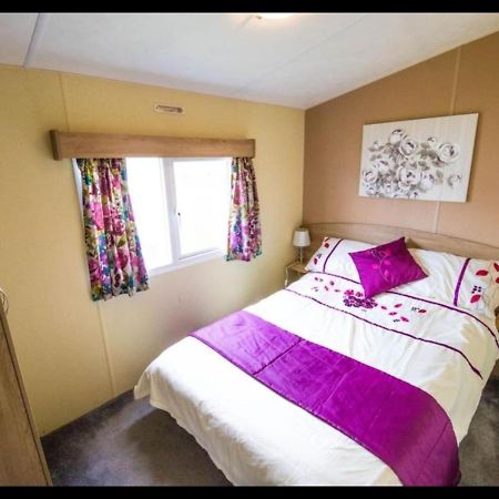 Sbl70 - Camber Sands Holiday Park - Sleeps 8 - Close Swimming Pools And Facilities - Private Parking Exterior photo